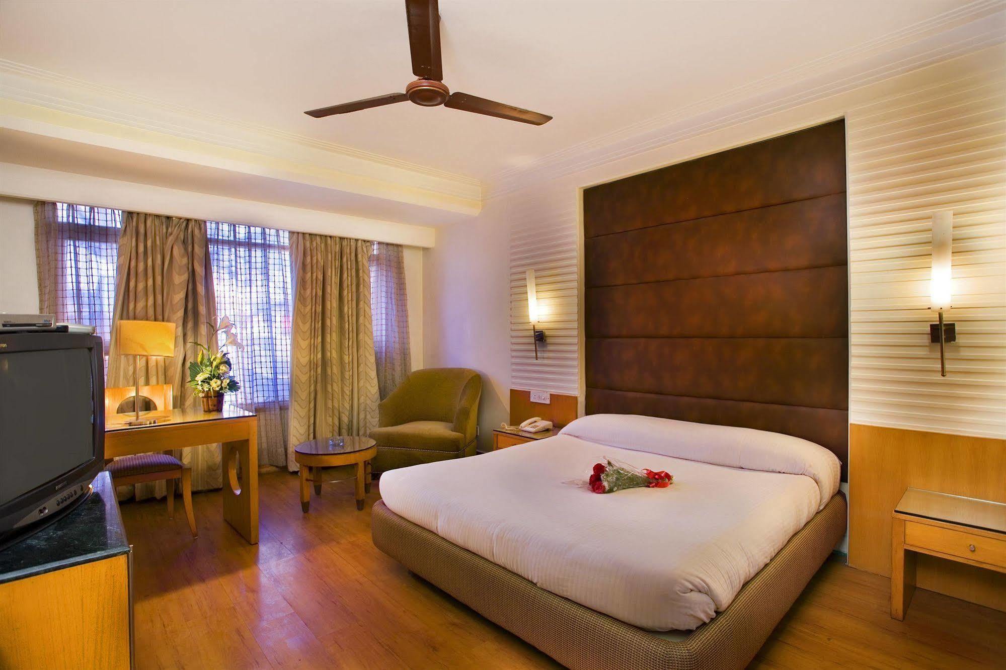 The Bmk Hotel New Delhi Exterior photo